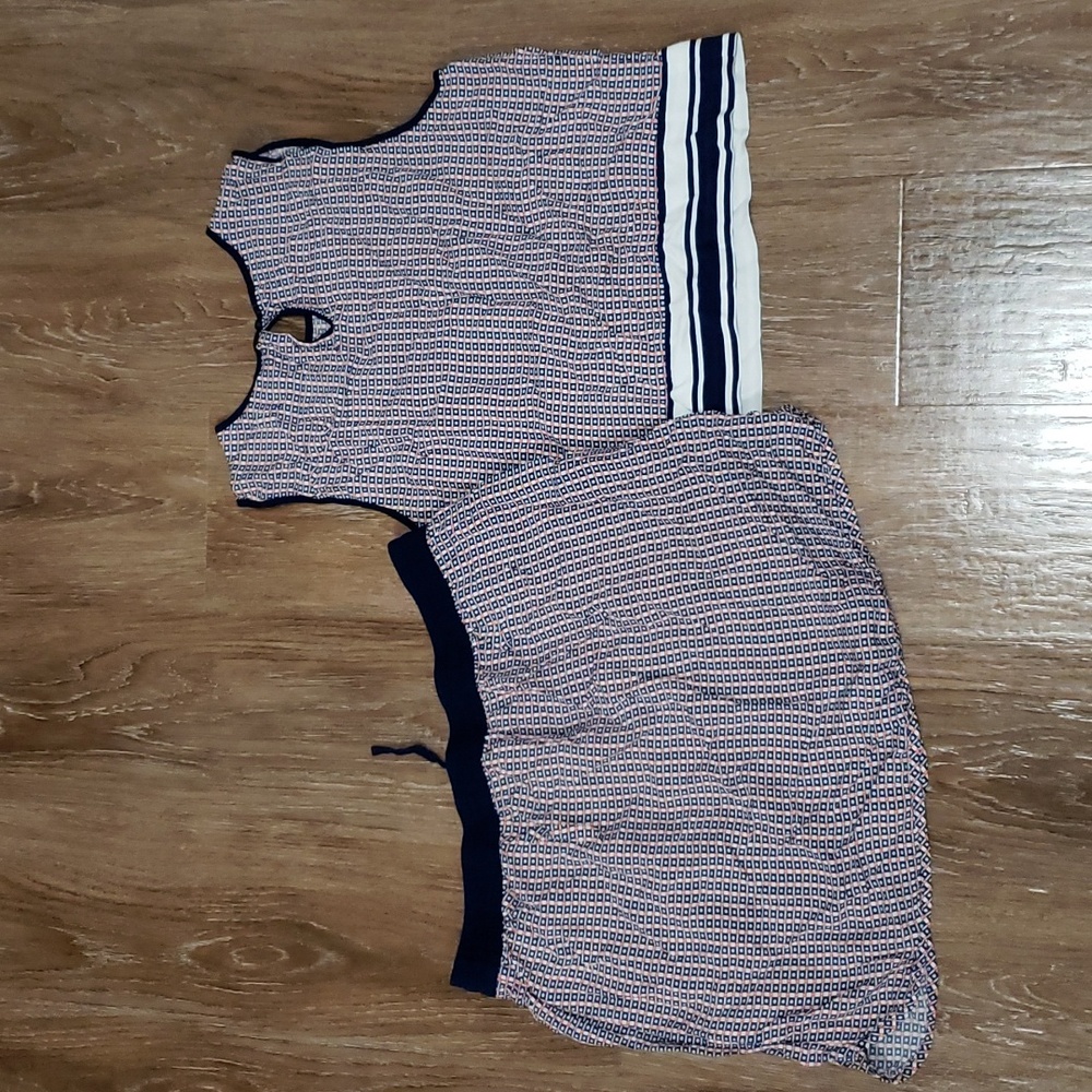 (M) GAP Loose Fit Nautical Coord Set Geometric Back Keyhole Cutout Vacation - Picture 9 of 9